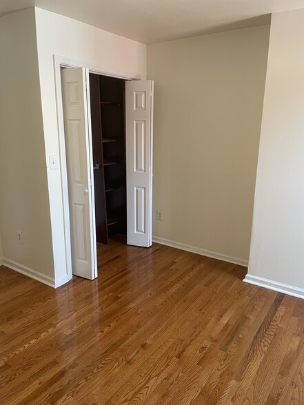 Main Bedroom Closet - 604 Gerritt St