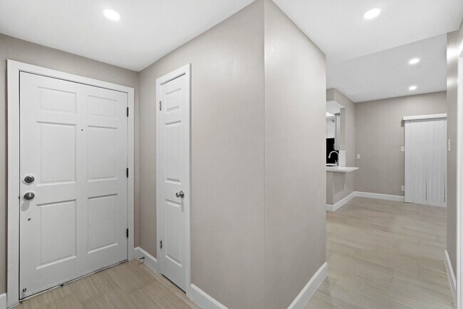 Building Photo - 2300 Augusta Dr