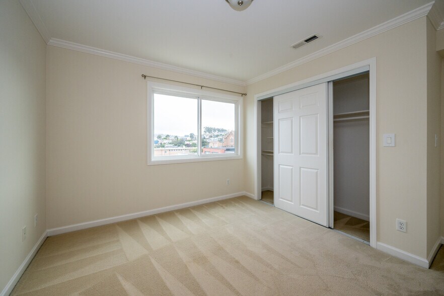 Building Photo - 483 Monterey Blvd