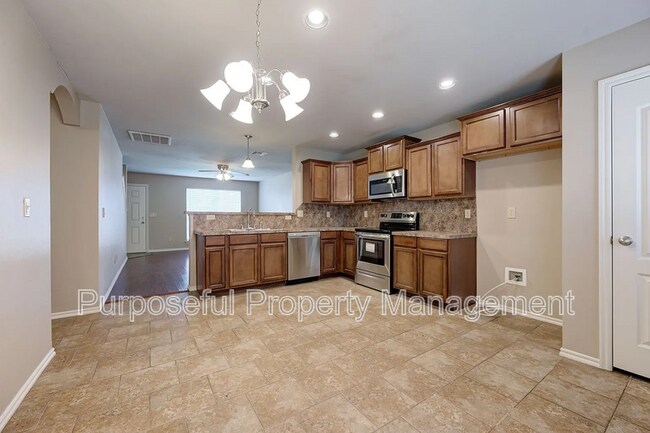 Building Photo - 615 W Shadow Ridge Way