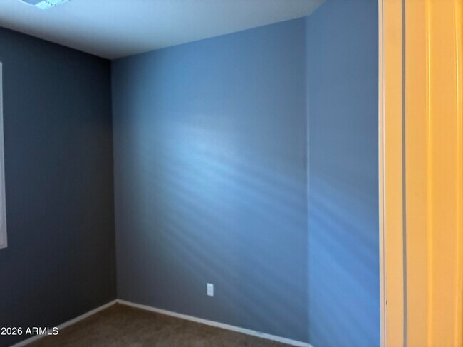 Building Photo - 8011 S 70th Dr