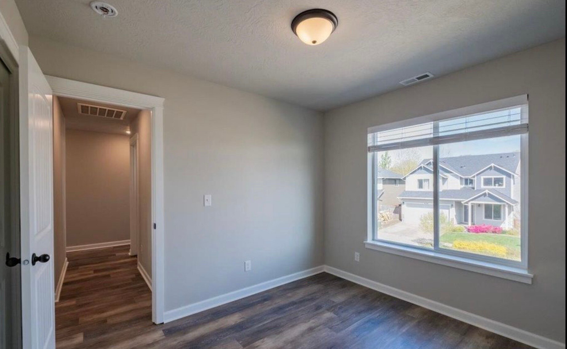 Building Photo - 4164 Sagecrest Dr NE