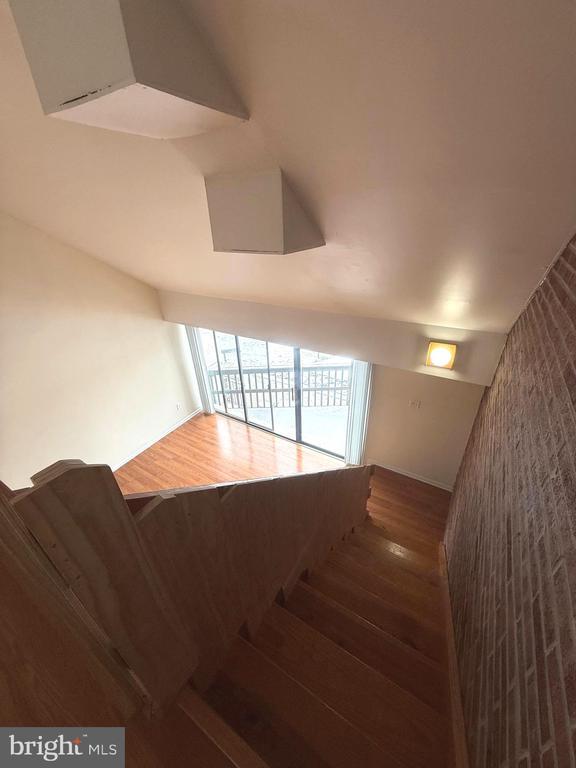 Building Photo - 1071 Lancaster Blvd