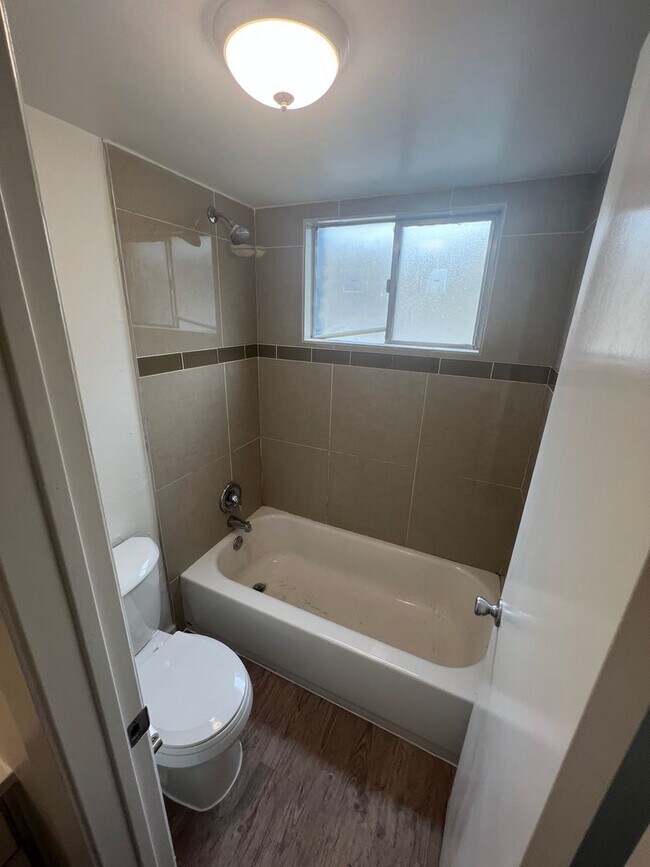 Building Photo - Great one bedroom in Hyde Park