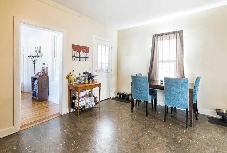 Kitchen w/ window and space for dinning table - 521 Bay St