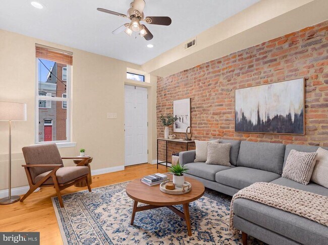 Building Photo - 1005 Baylis St