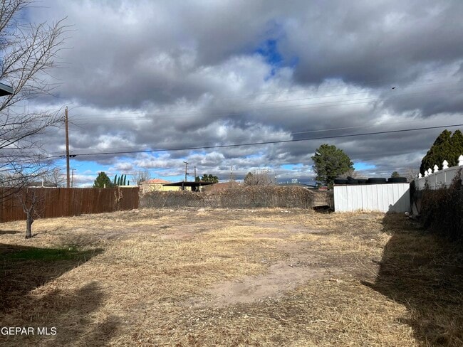 Building Photo - 813 Elmwood Ct