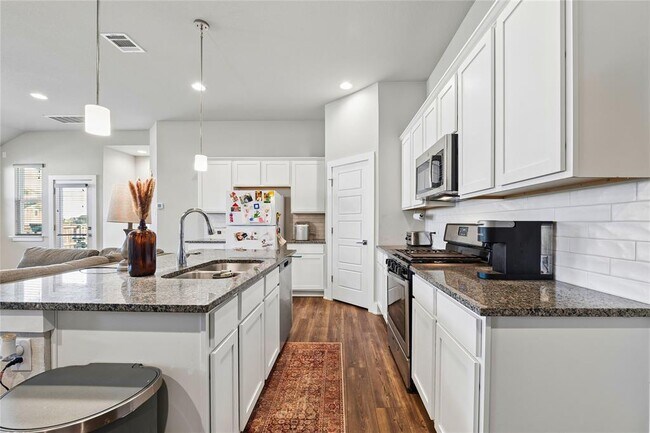 Building Photo - 501 Peace Dr