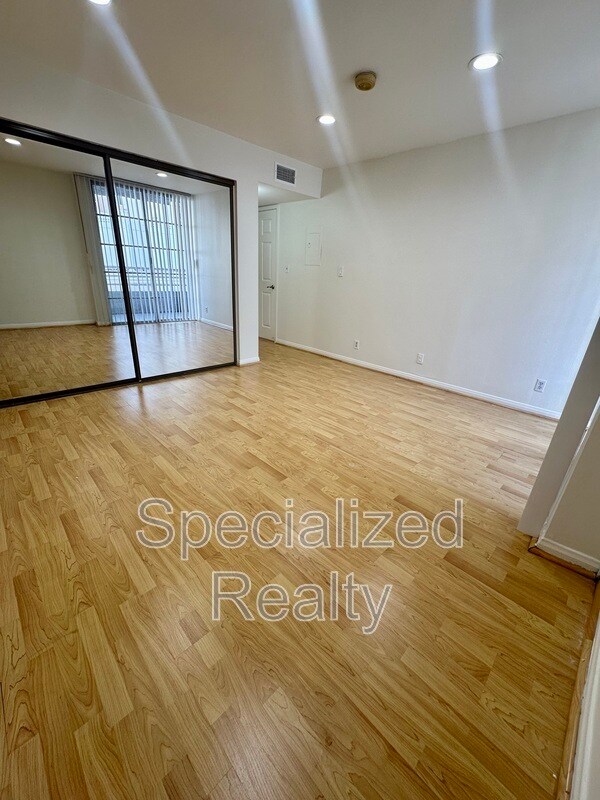 Building Photo - 14562 Dickens St