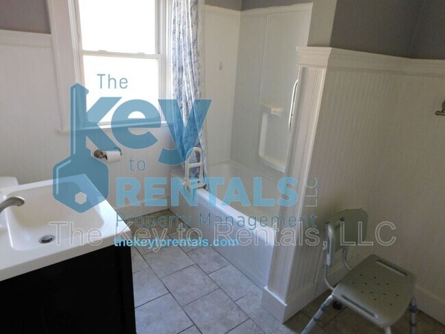 Building Photo - 125 W High Terrace