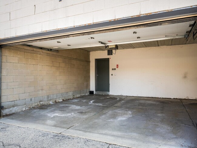 Building Photo - 1808 S Michigan Ave