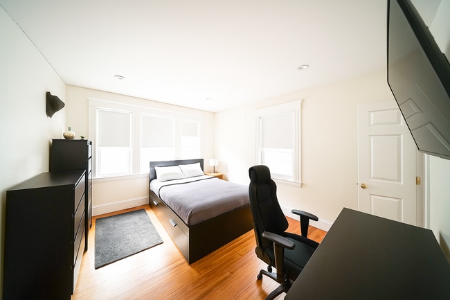 Building Photo - 8 Sawyer Terrace