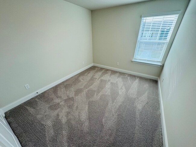 Building Photo - FOR LEASE - 3 bed, 2.5 bath, 1611 sqft tow...