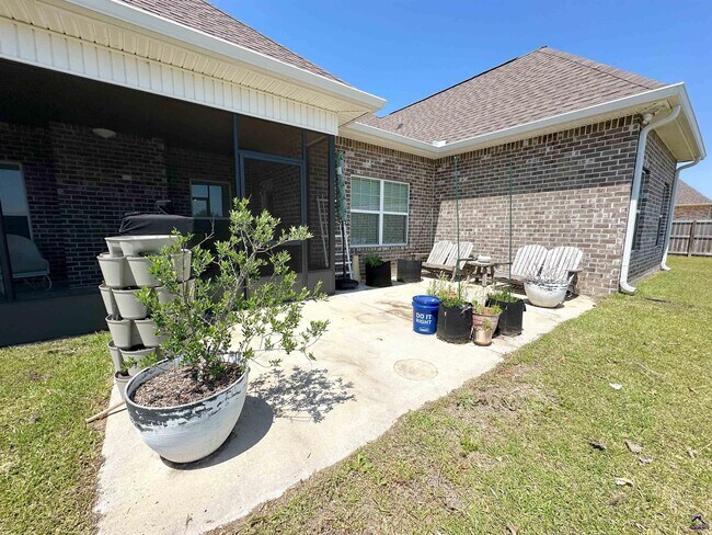 Building Photo - 410 Stonegate Trail