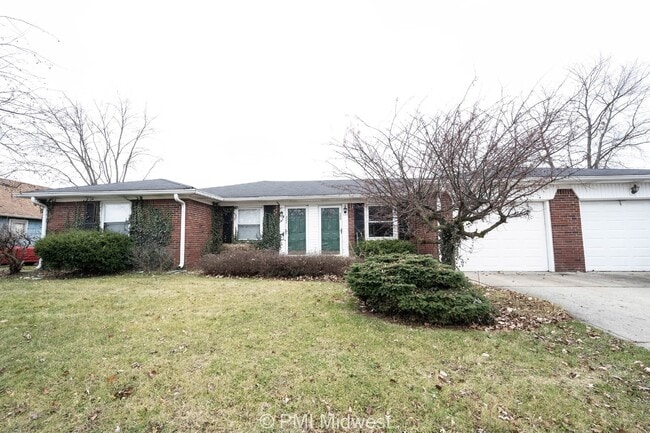 Primary Photo - 209 W Green Meadows Dr