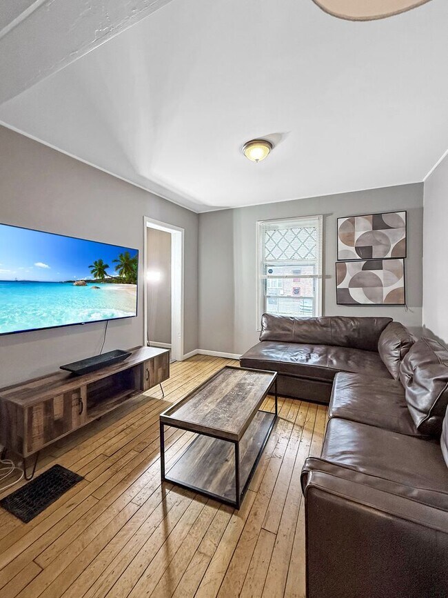 Building Photo - Fully Remodeled 4 Bed 2 Bath Home