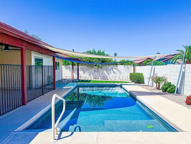 Building Photo - 1966 E Belmont Dr