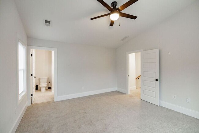 Building Photo - 125 Harper St