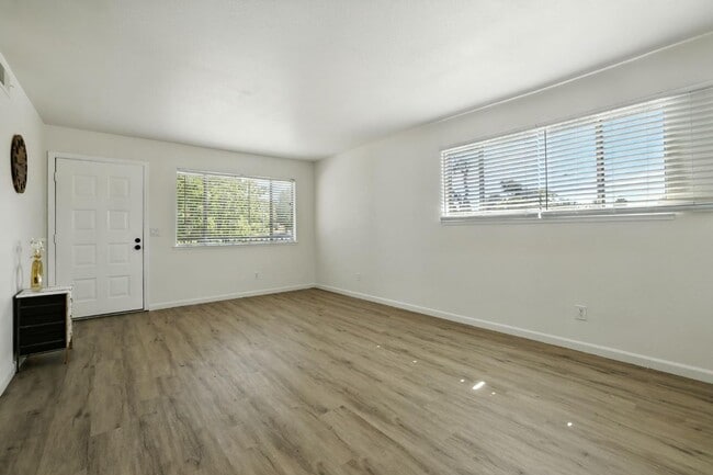 Building Photo - Gorgeous 2 Bed Condo in Foothill Farms