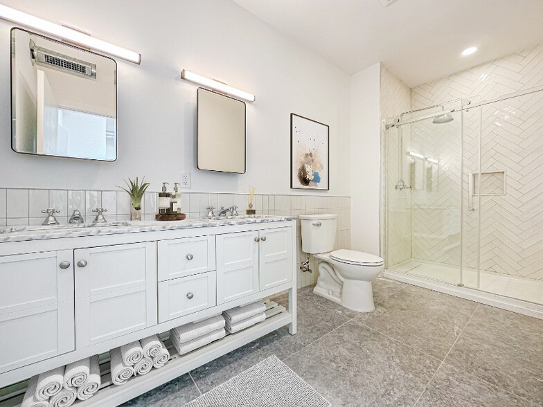 Building Photo - 1851 N Howard St