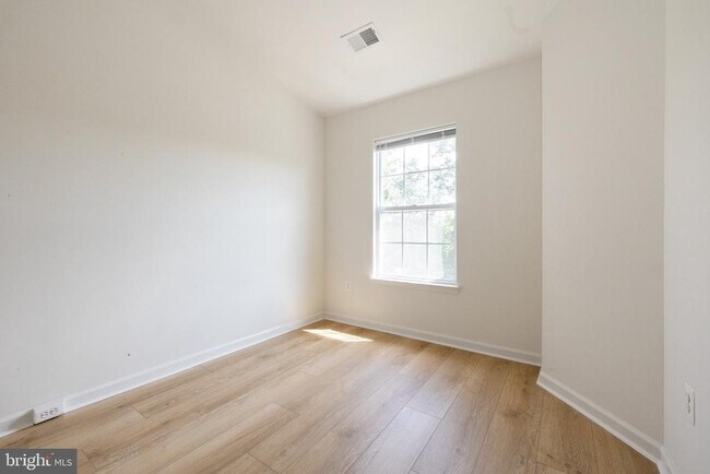 Building Photo - 2456 Covered Wagon Ct