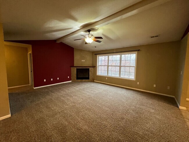 Building Photo - Single Family Home with  Guest House!