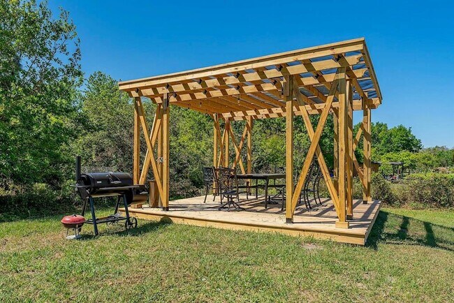 Building Photo - 2832 Rodeo Dr