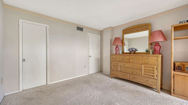 Building Photo - "Charming 2-Bed, 2-Bath Condo Oasis in Bradenton's Heart!"