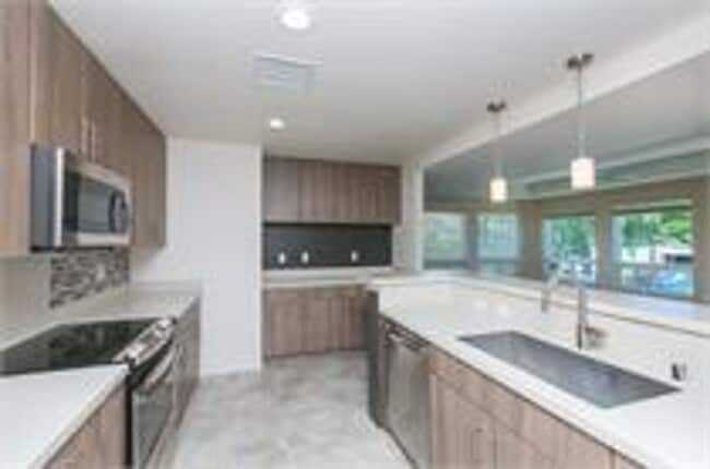 Building Photo - Live in the Heart of Kailua Town in this rarely available end unit!