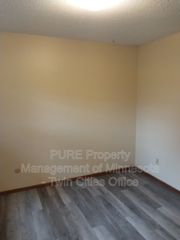 Building Photo - 144 13th Ave S