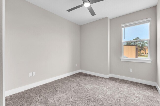 Building Photo - 2 2nd St