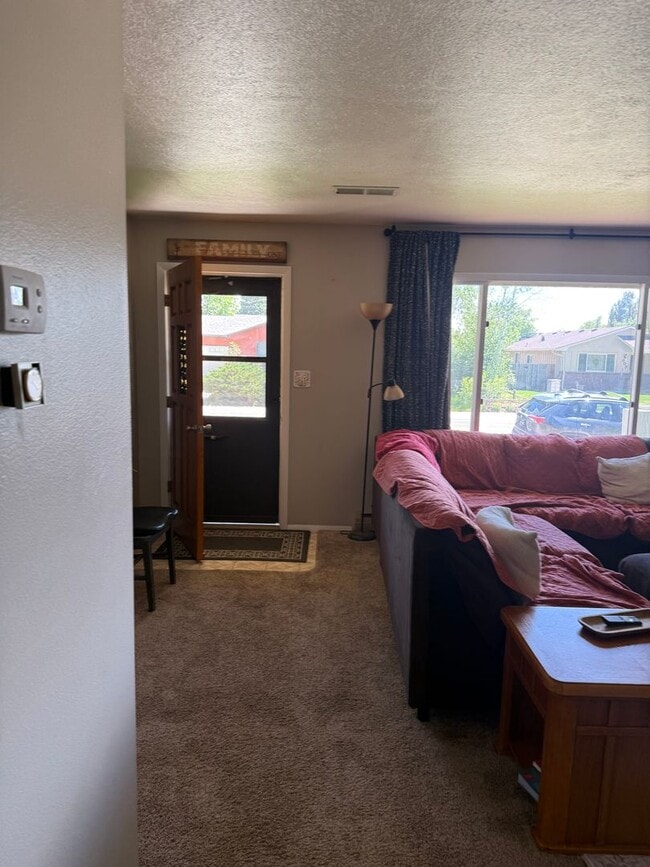 Building Photo - 3-bedroom, 2-bathroom home in the heart of Windsor with Detached Workshop!