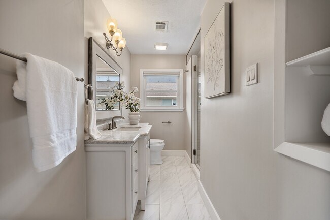 Building Photo - 1902 De Milo Dr