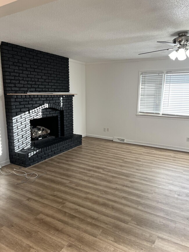 Building Photo - 503 Aspen Way