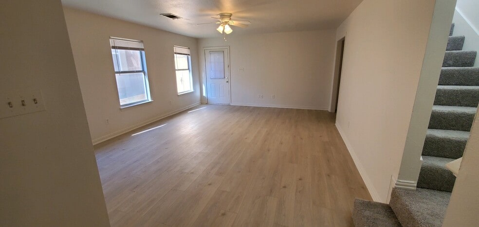 Building Photo - 13637 Biggs St