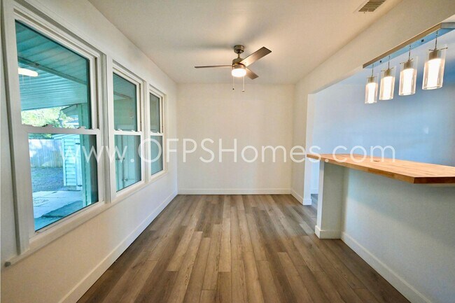 Building Photo - 305 Okaloosa Rd NE