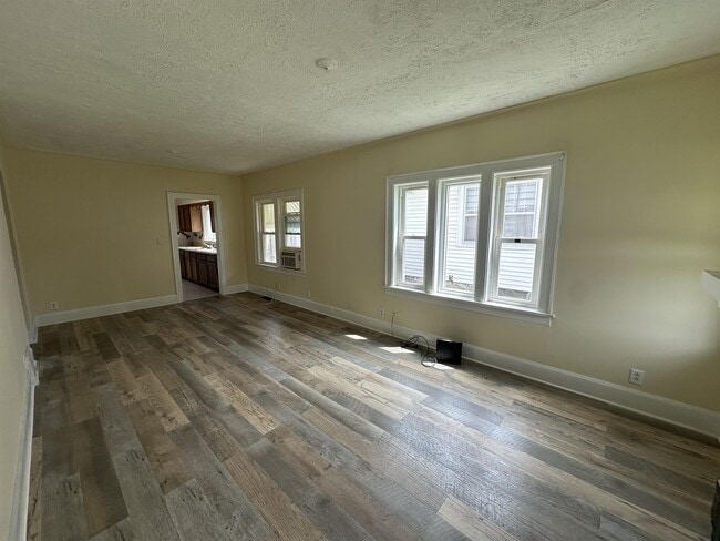 Building Photo - 1621 Bruner St