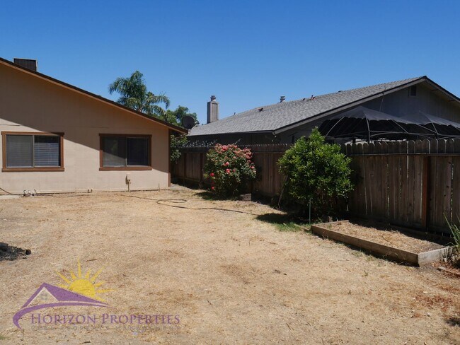 Building Photo - 6826/6828 Klingon Ct