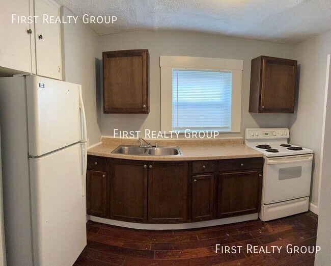 Building Photo - 2921 N Main St