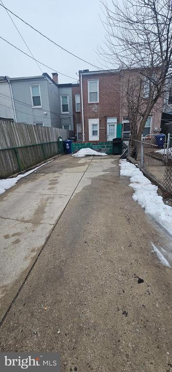 Building Photo - 411 Bonsal St