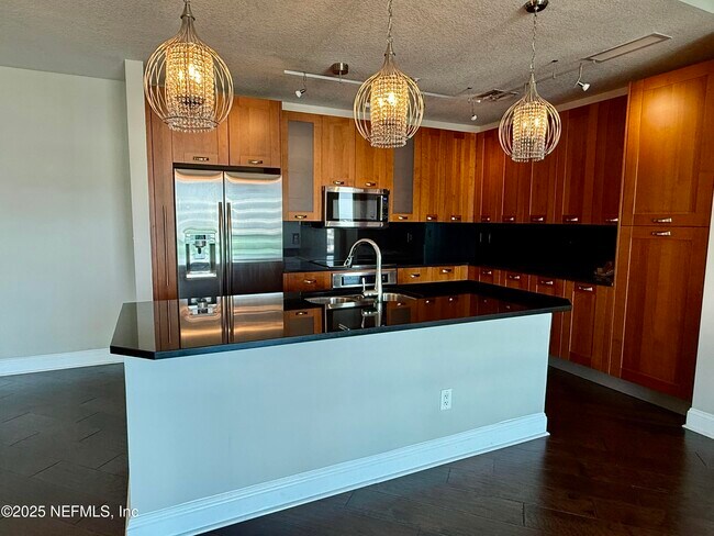 Building Photo - 1431 Riverplace Blvd