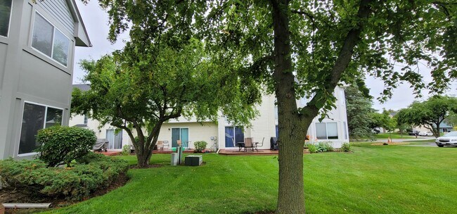 Building Photo - 235 Wellington Cir