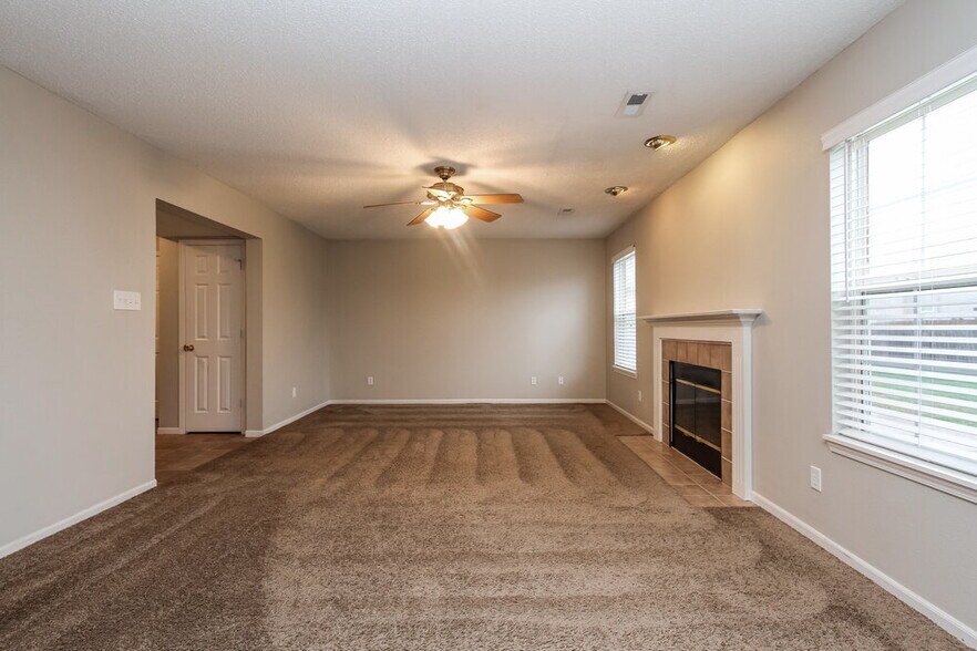 Building Photo - 209 Bent Stream Ln