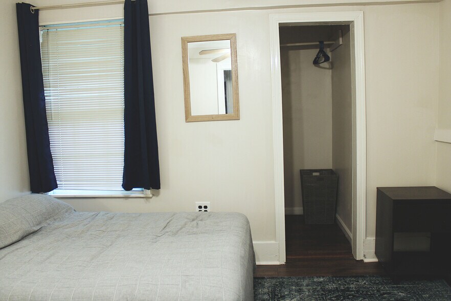 Building Photo - 2529 Napier Ave