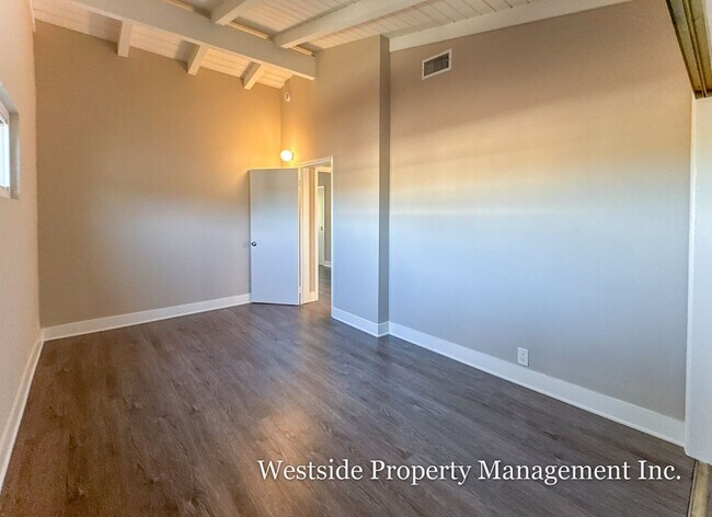 Building Photo - 8100 W 83rd St