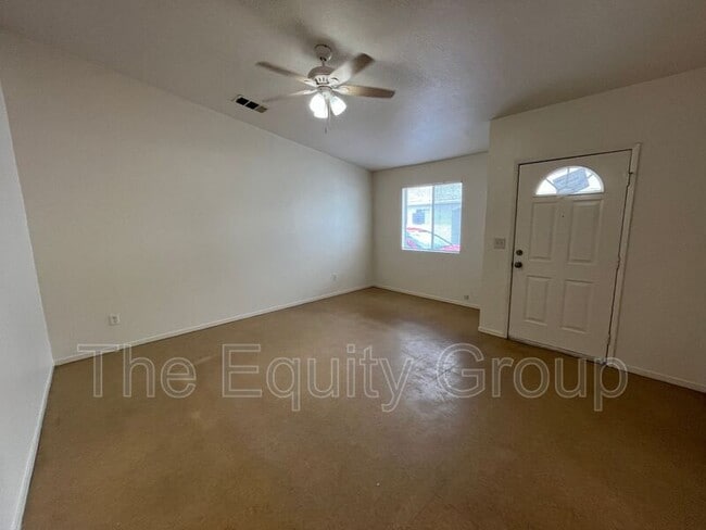 Building Photo - 1424 Cottage Pl