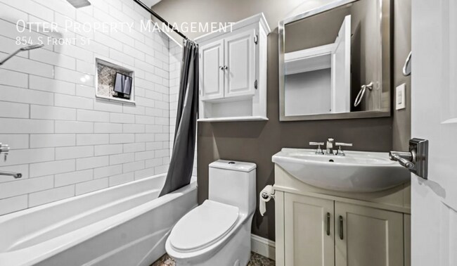 Building Photo - 854 S Front St