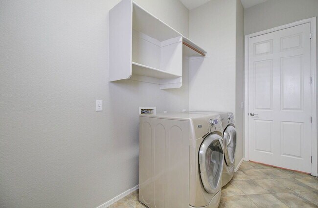 Building Photo - 4120 E Donato Dr