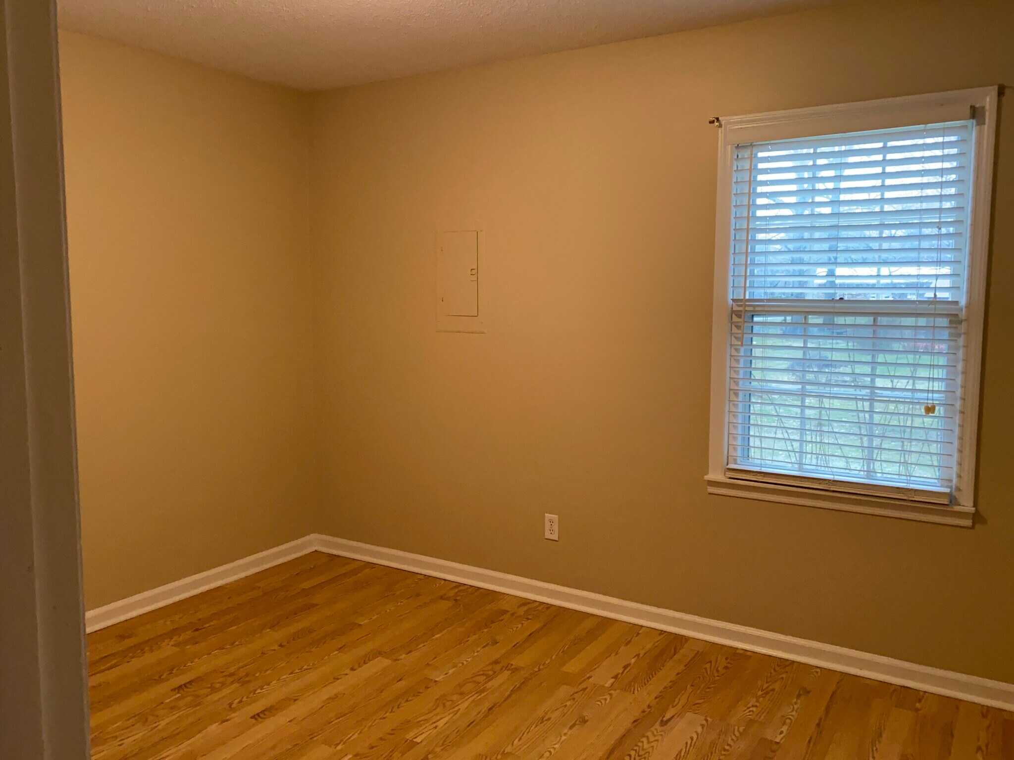 Building Photo - 215 Navaho Trl