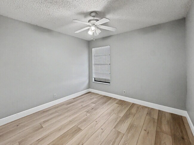Building Photo - 330 Palmwood Pl